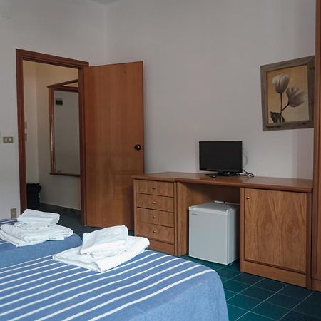 Hotel Mediterraneo Guardia Piemontese Terme Extérieur photo